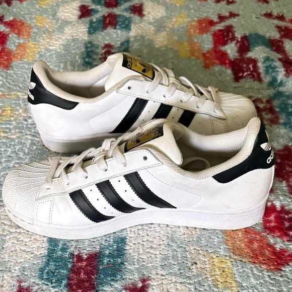Adidas Superstar women’s size 8 - Picture 5 of 9